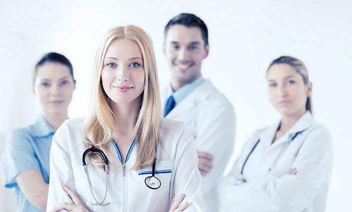 groupe de 4 professionnels de santé